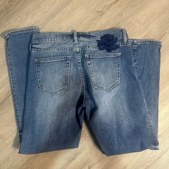 GAP Blue Skinny Jeans with Distressing and Embroidery Size 26 ❤️‍🔥 - Picture 3 of 7